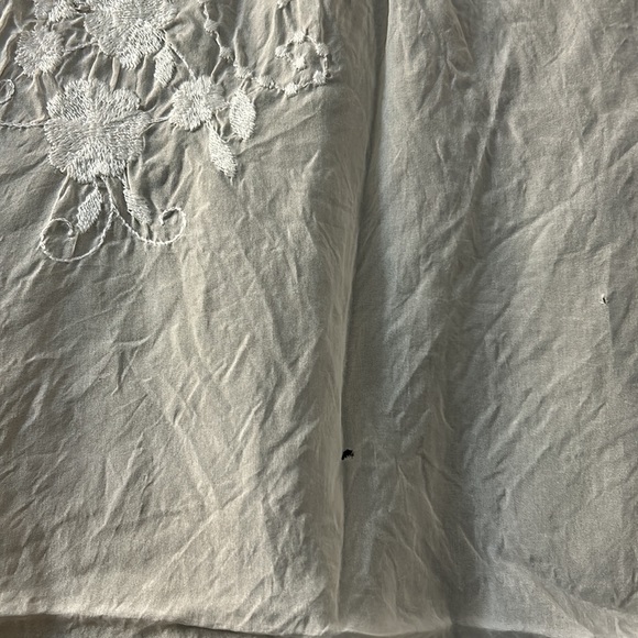 Set of dresser doilies, one long and two side tables - Picture 3 of 7